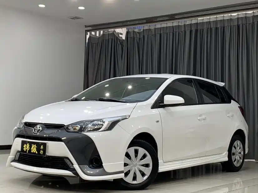 Toyota Yaris L — фото 3