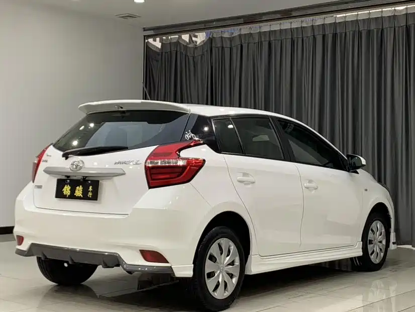 Toyota Yaris L — фото 4