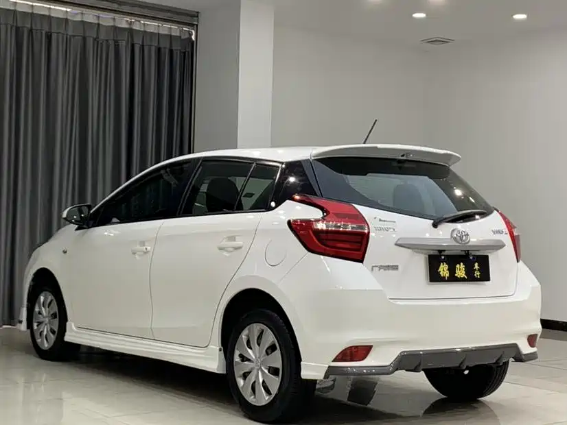 Toyota Yaris L — фото 6