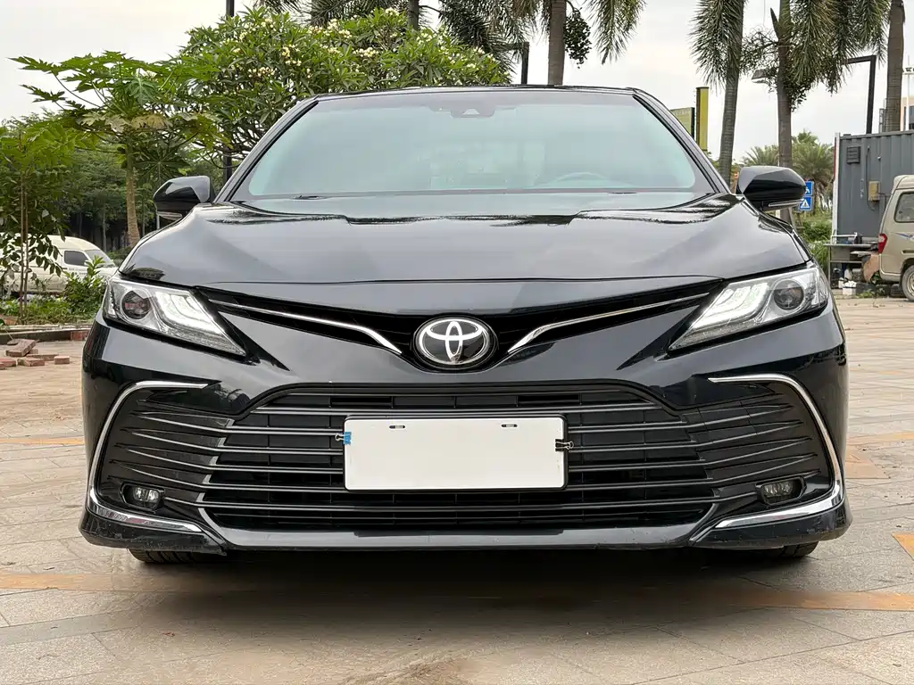 Toyota Camry — фото 2