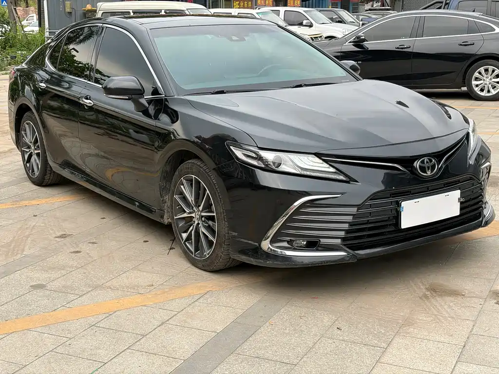 Toyota Camry — фото 3