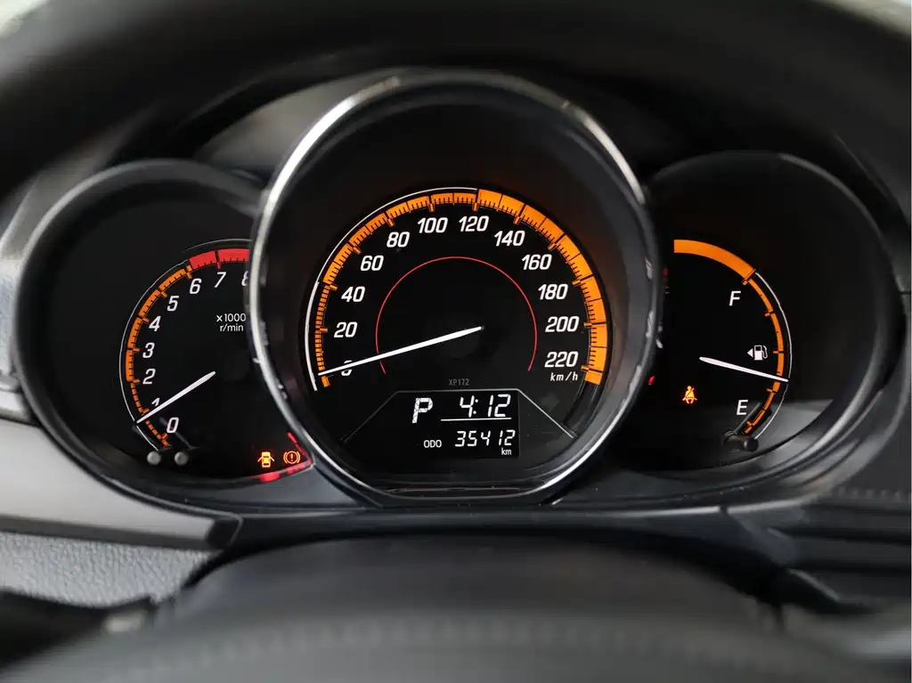 Toyota Yaris L — фото 8