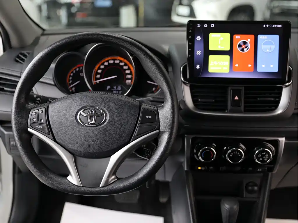 Toyota Yaris L — фото 9