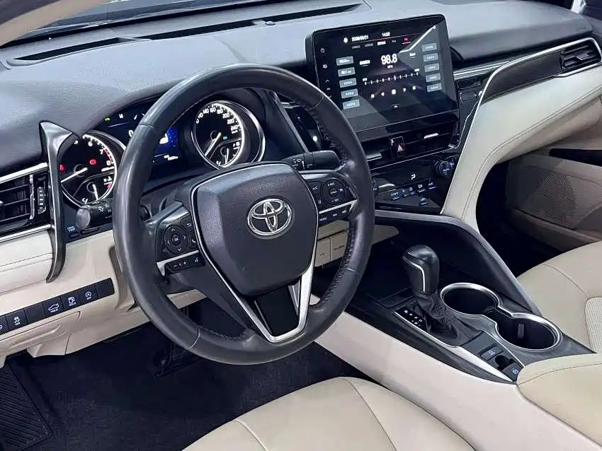 Toyota Camry — фото 14