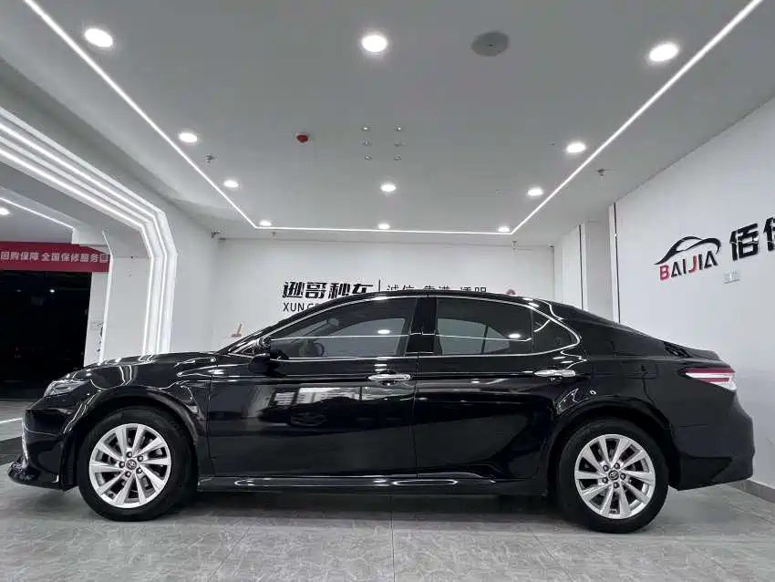 Toyota Camry — фото 4