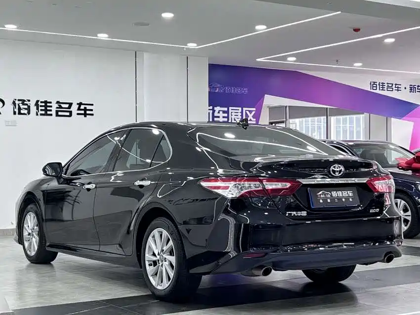 Toyota Camry — фото 7