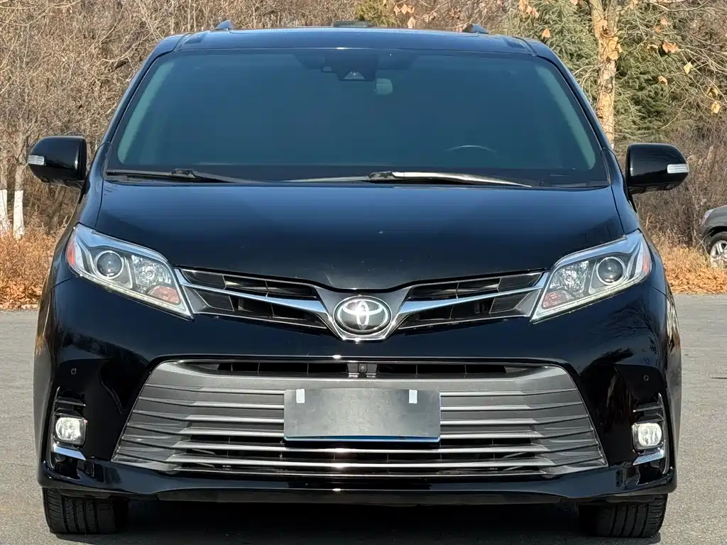 Toyota Sienna — фото 2