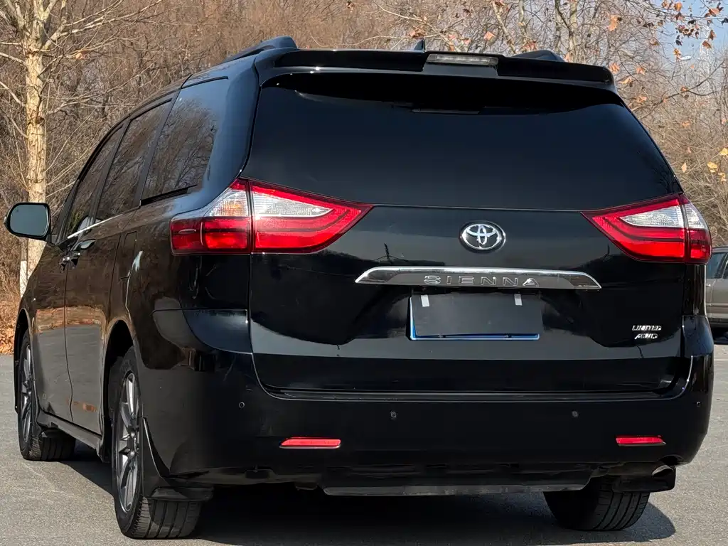 Toyota Sienna — фото 4
