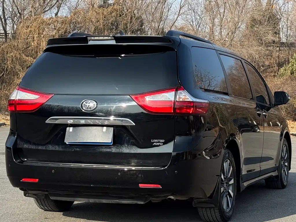 Toyota Sienna — фото 6