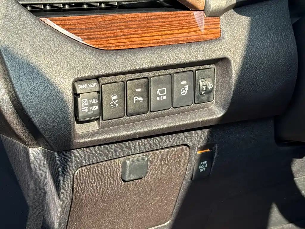 Toyota Sienna — фото 10