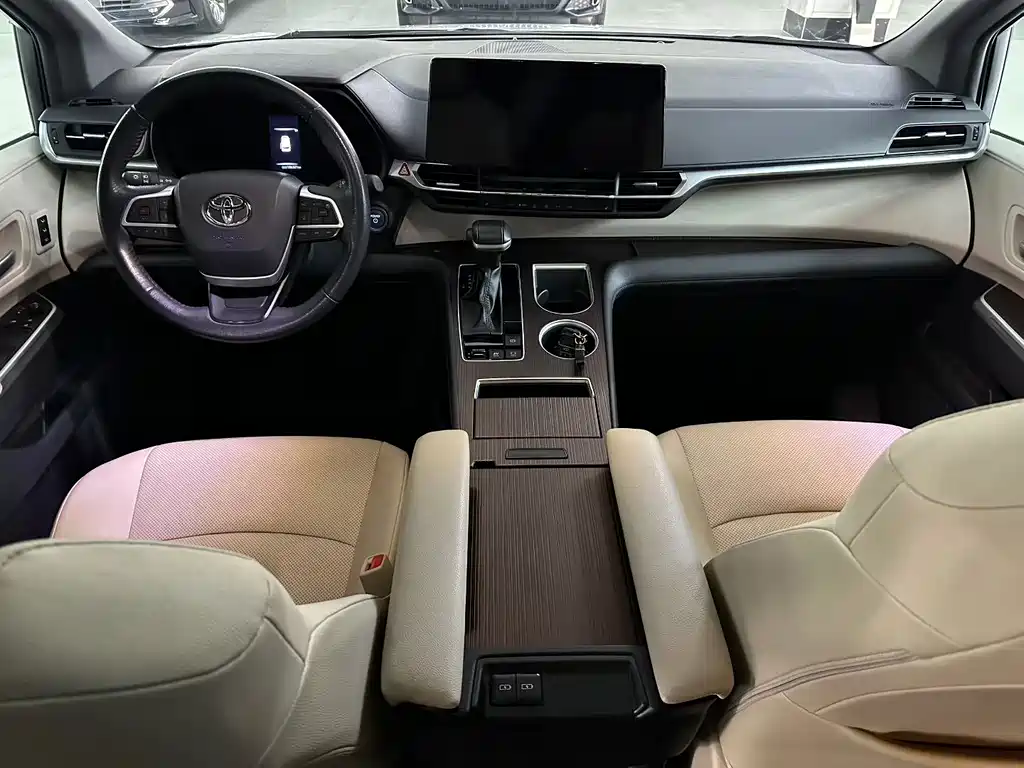 Toyota Granvia — фото 6