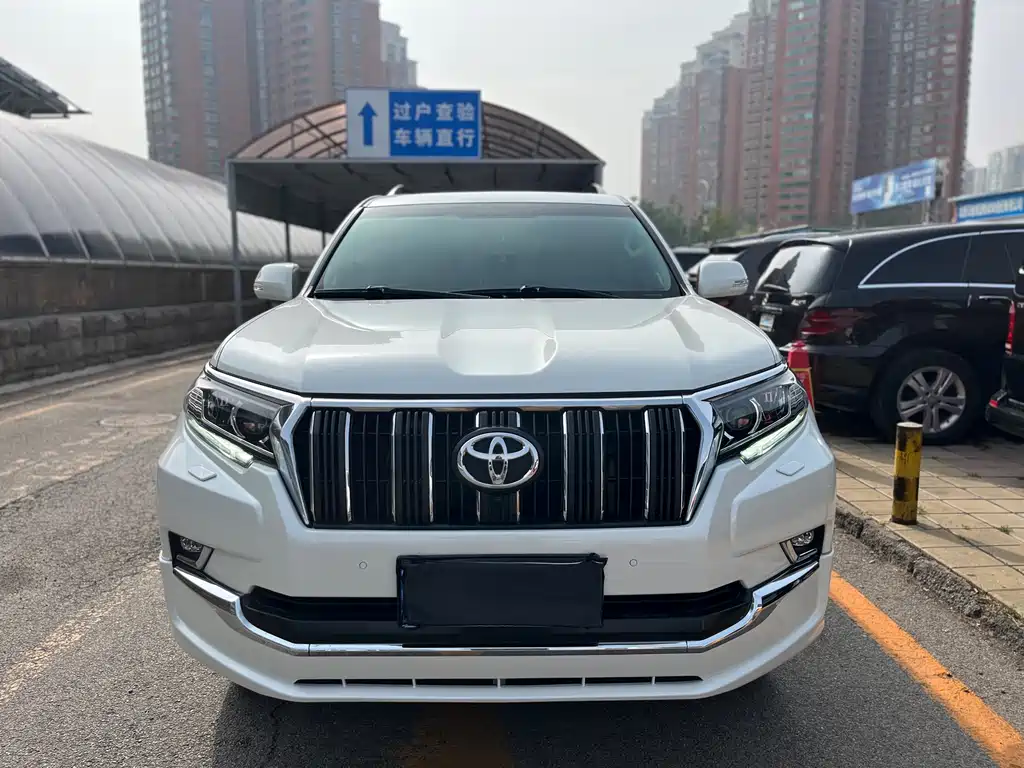 Toyota Prado — фото 2