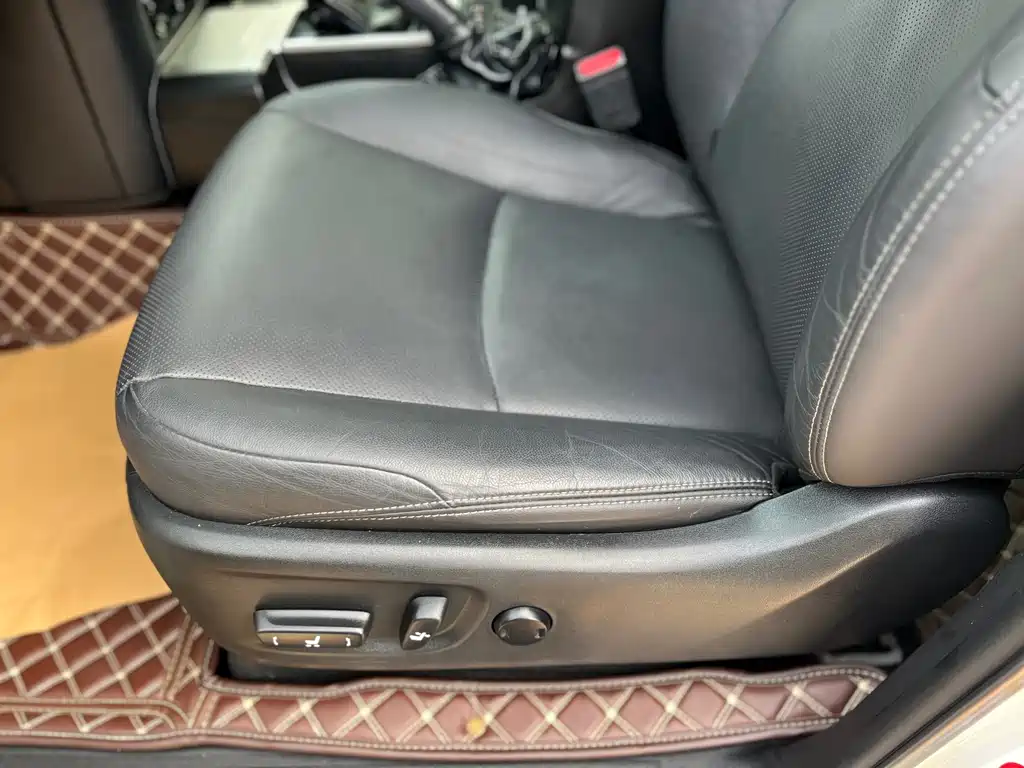 Toyota Prado — фото 10