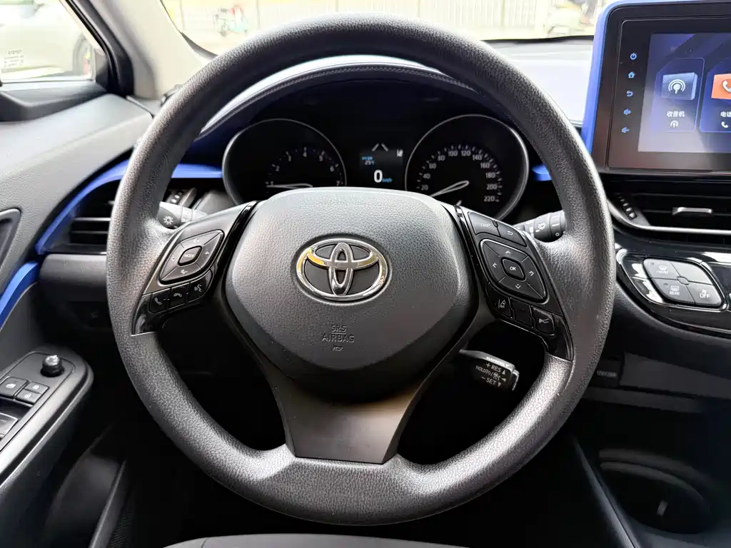 Toyota C-HR — фото 8