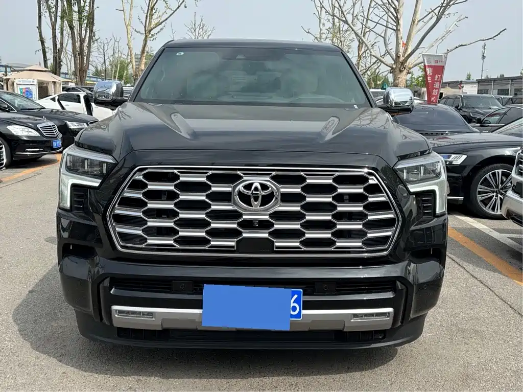 Toyota Sequoia — фото 2