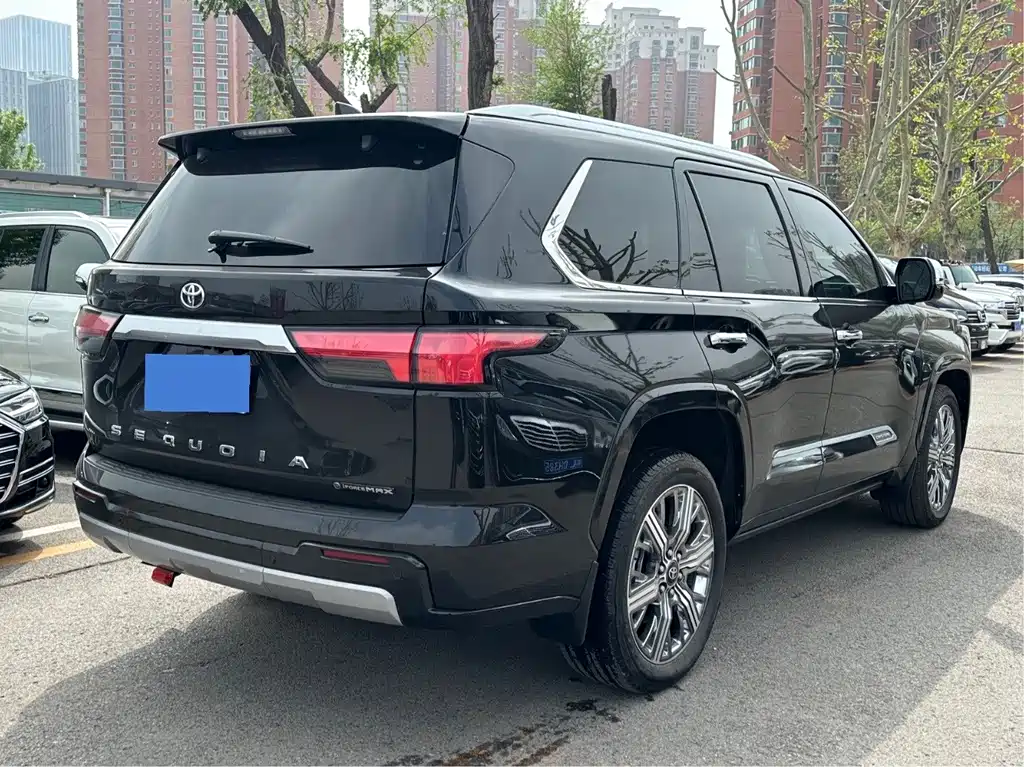Toyota Sequoia — фото 4