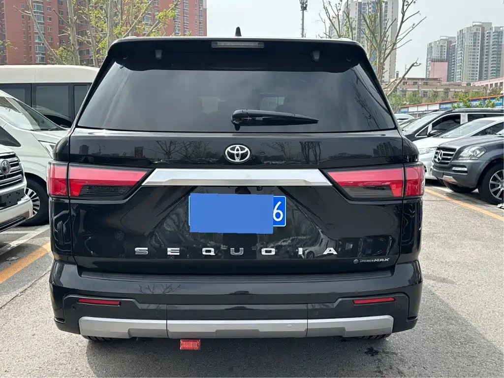 Toyota Sequoia — фото 5
