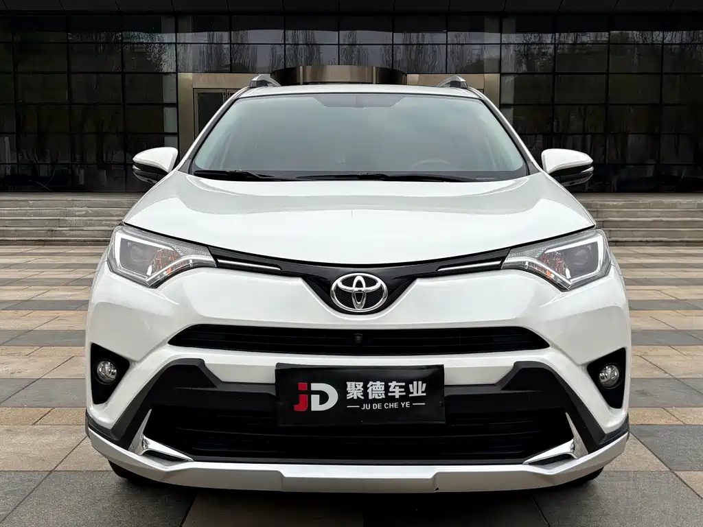 Toyota RAV4 — фото 2
