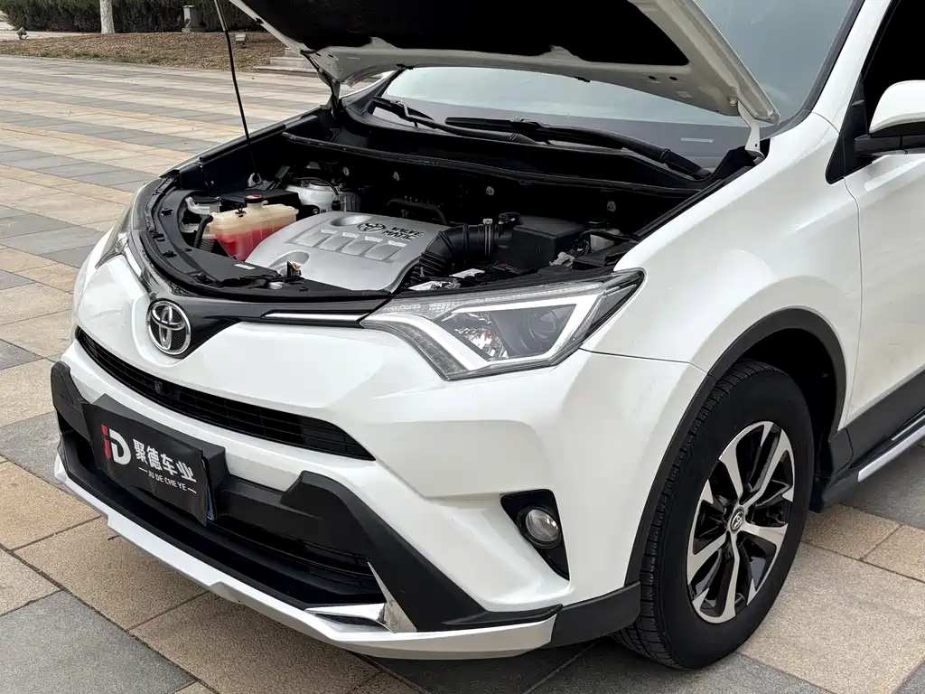 Toyota RAV4 — фото 24