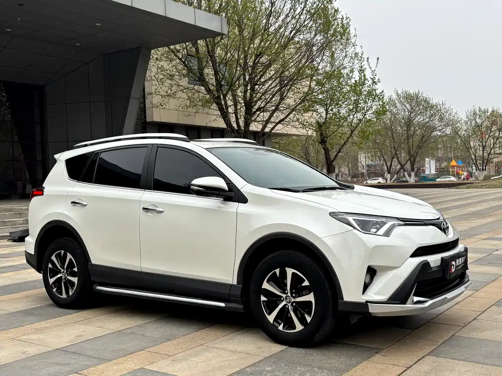 Toyota RAV4 — фото 6