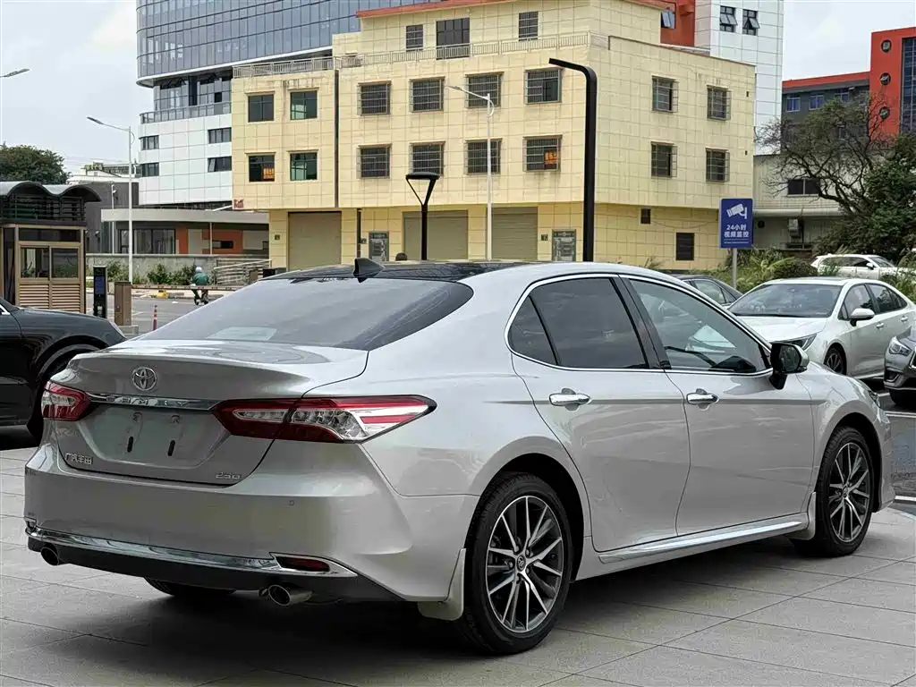 Toyota Camry — фото 6