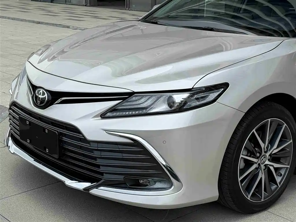 Toyota Camry — фото 7