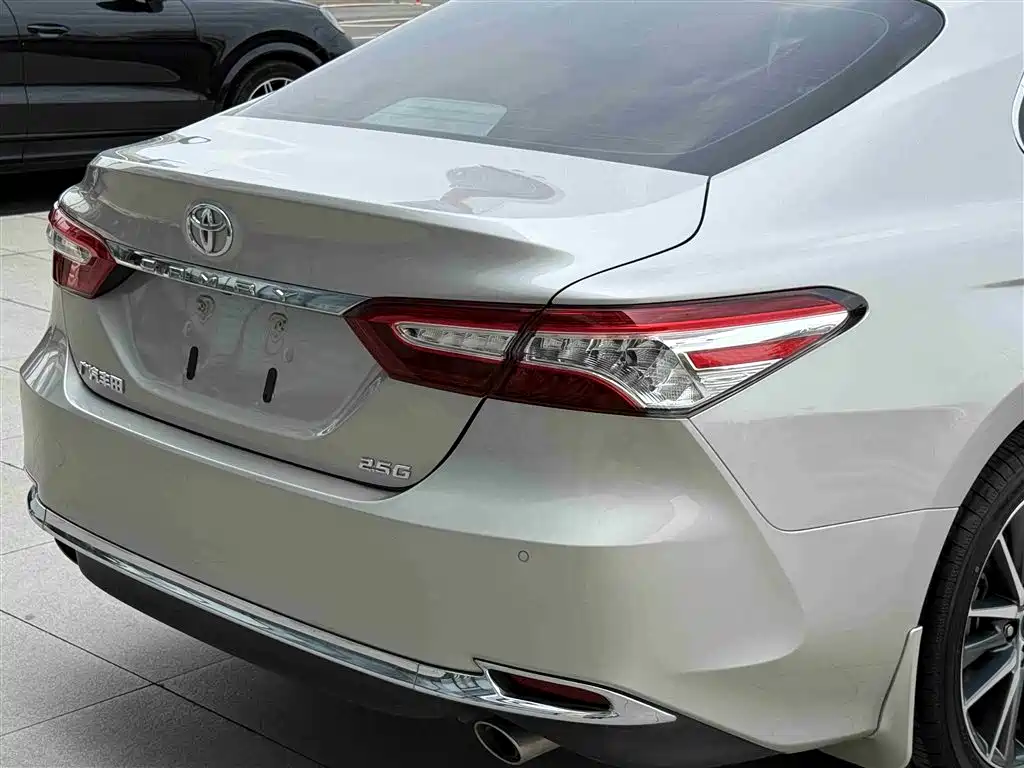 Toyota Camry — фото 9