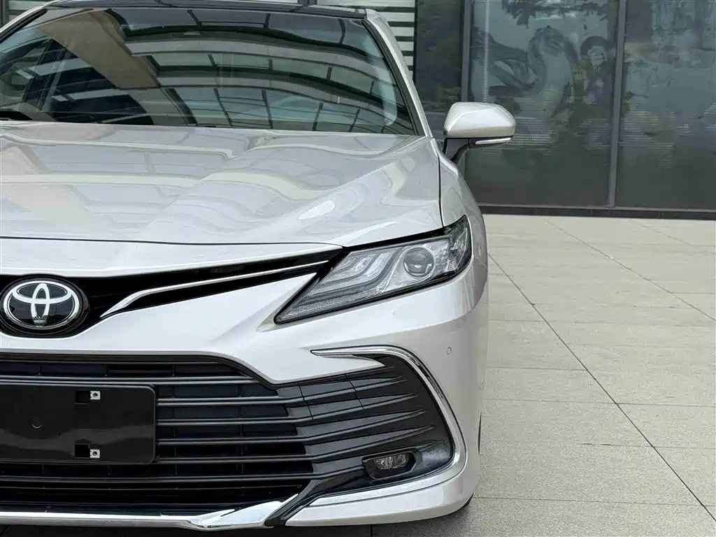 Toyota Camry — фото 10