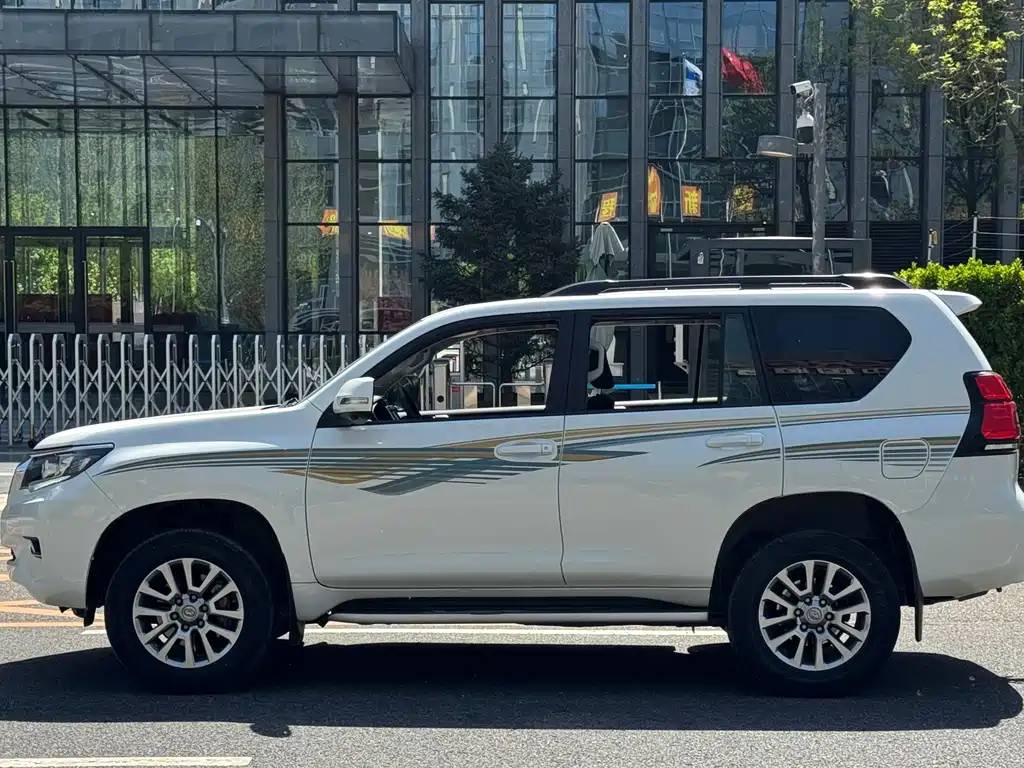 Toyota Prado — фото 3