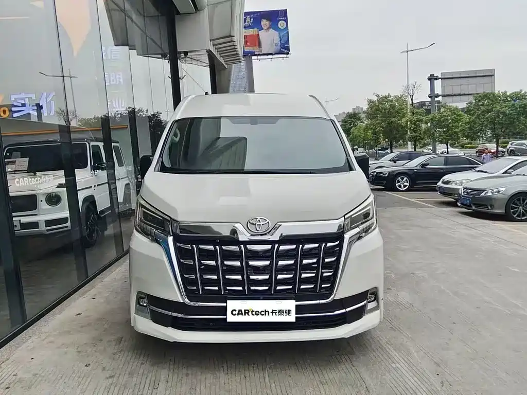 Toyota Hiace — фото 2