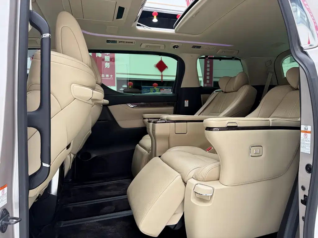 Toyota Vellfire — фото 4