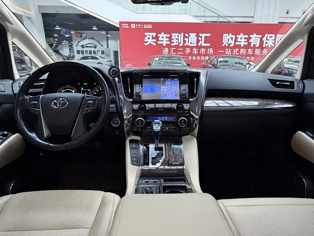 Toyota Vellfire — фото 7