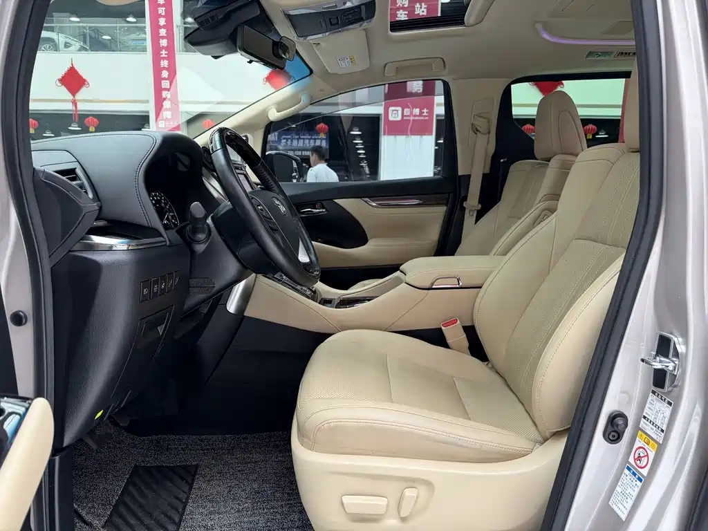 Toyota Vellfire — фото 8