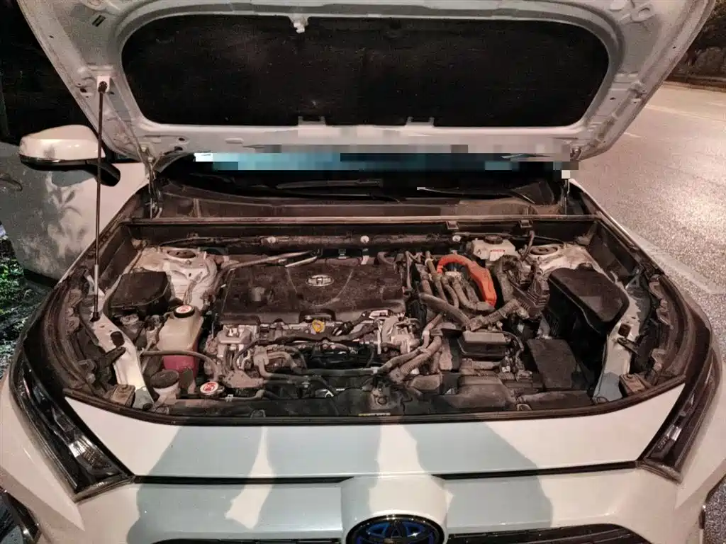 Toyota RAV4 — фото 11