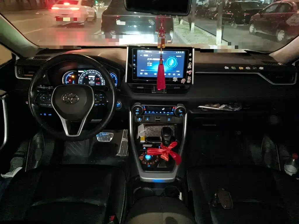 Toyota RAV4 — фото 13