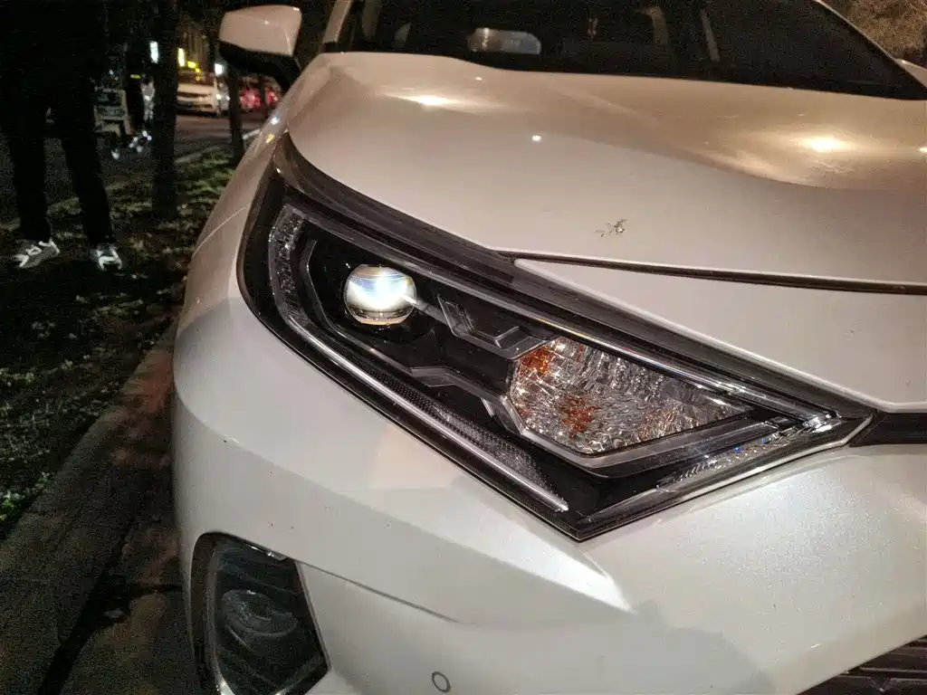 Toyota RAV4 — фото 30