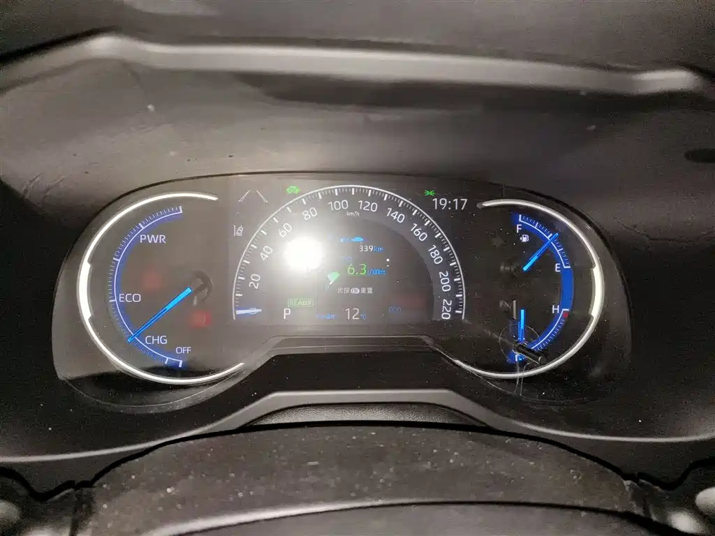 Toyota RAV4 — фото 4