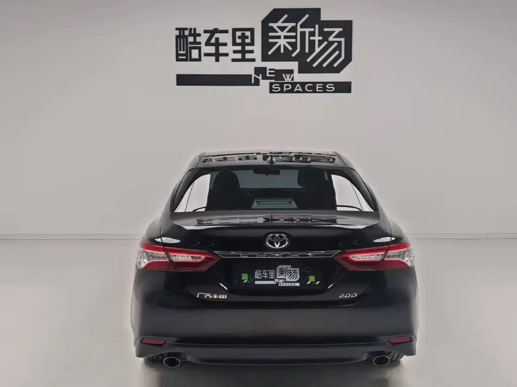 Toyota Camry — фото 5