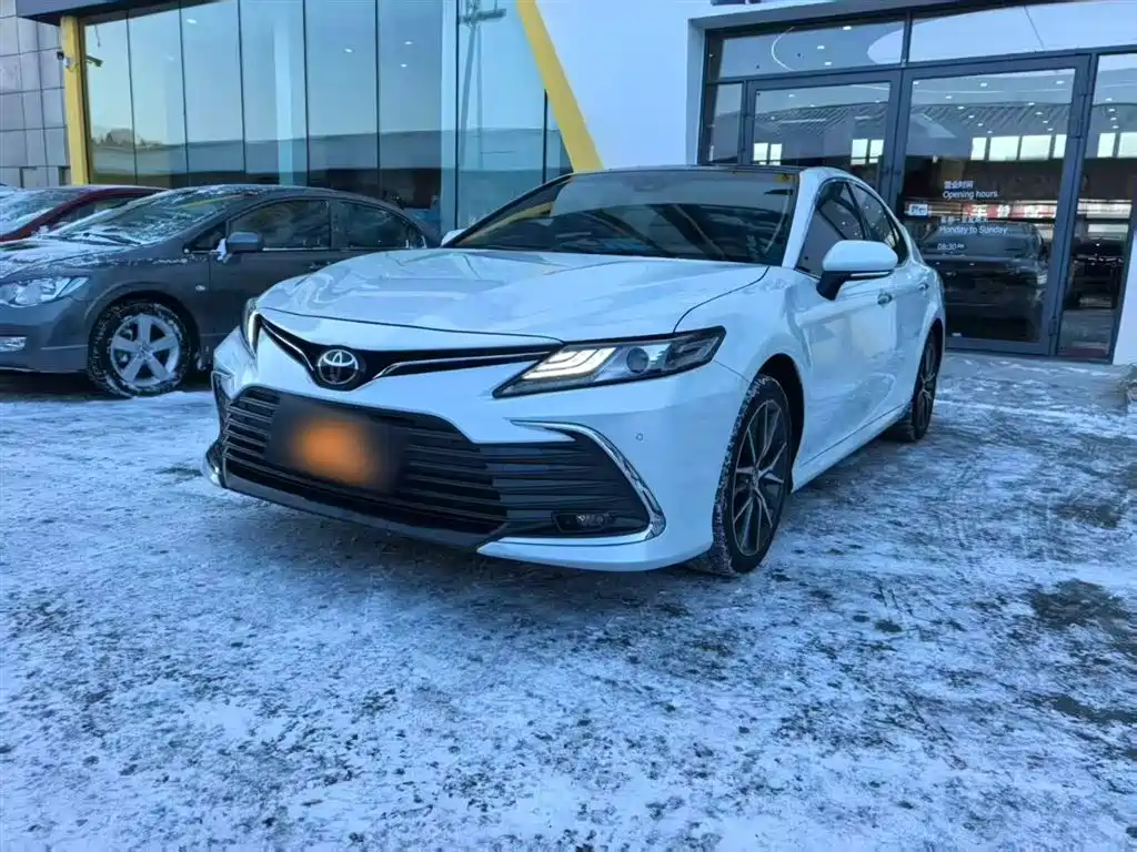 Toyota Camry — фото 2