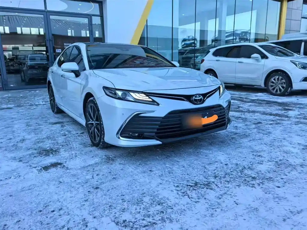Toyota Camry — фото 6