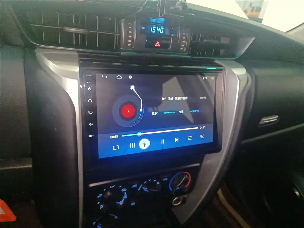 Toyota Fortuner — фото 13