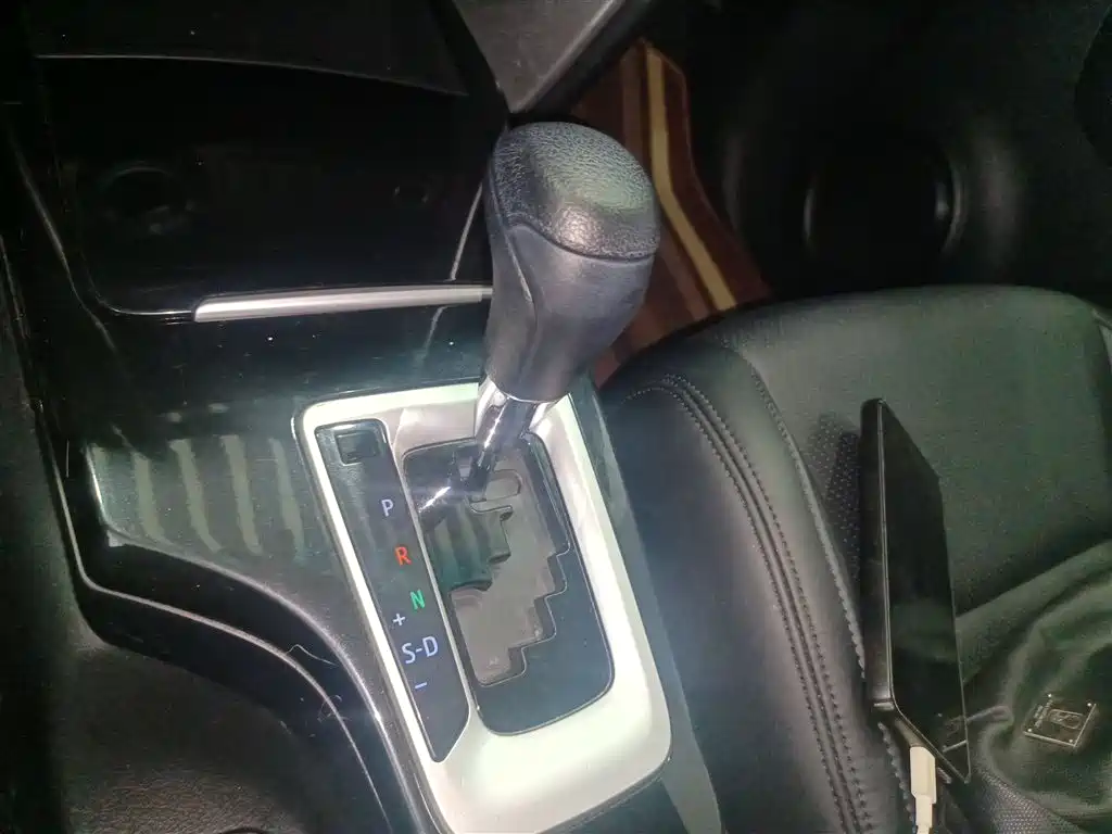Toyota Fortuner — фото 14