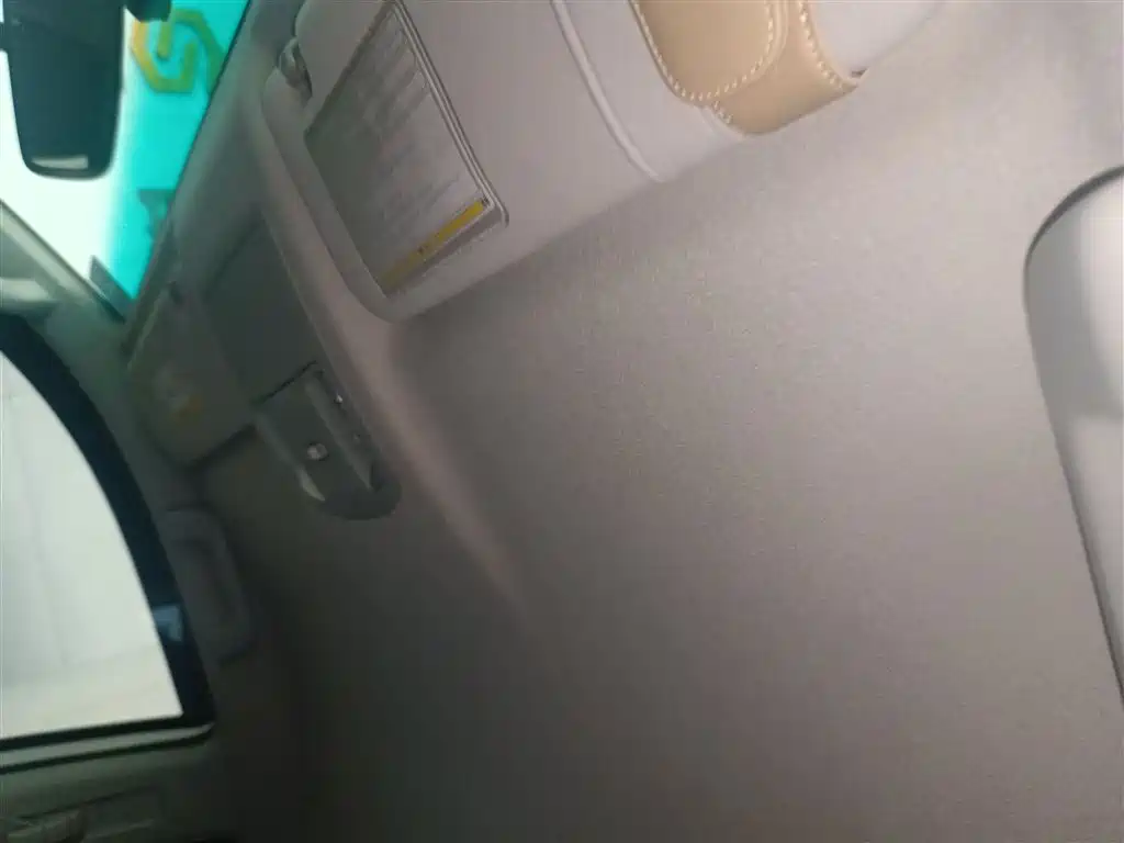 Toyota Fortuner — фото 18