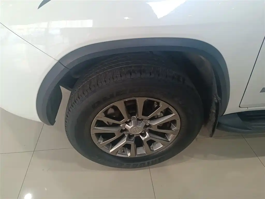 Toyota Fortuner — фото 23