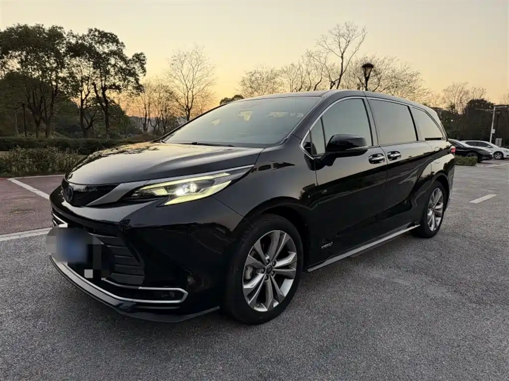 Toyota Sienna — фото 2