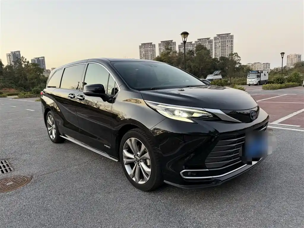 Toyota Sienna — фото 15