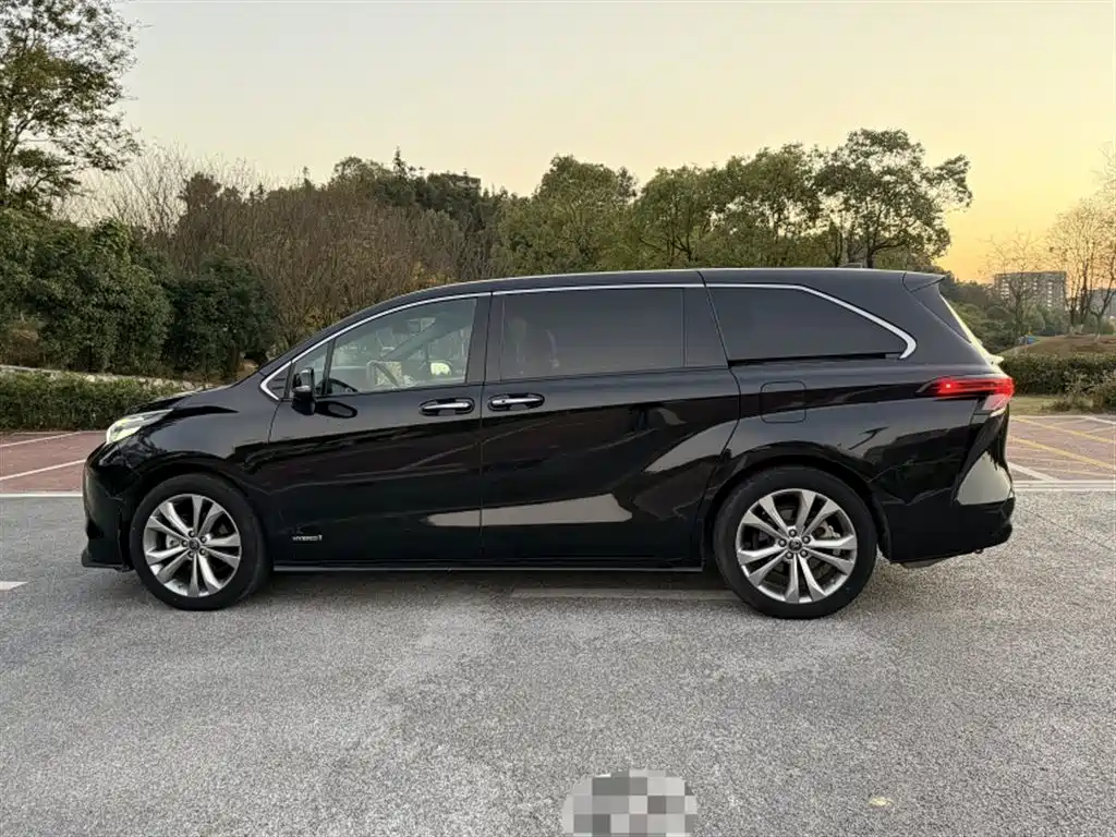 Toyota Sienna — фото 17