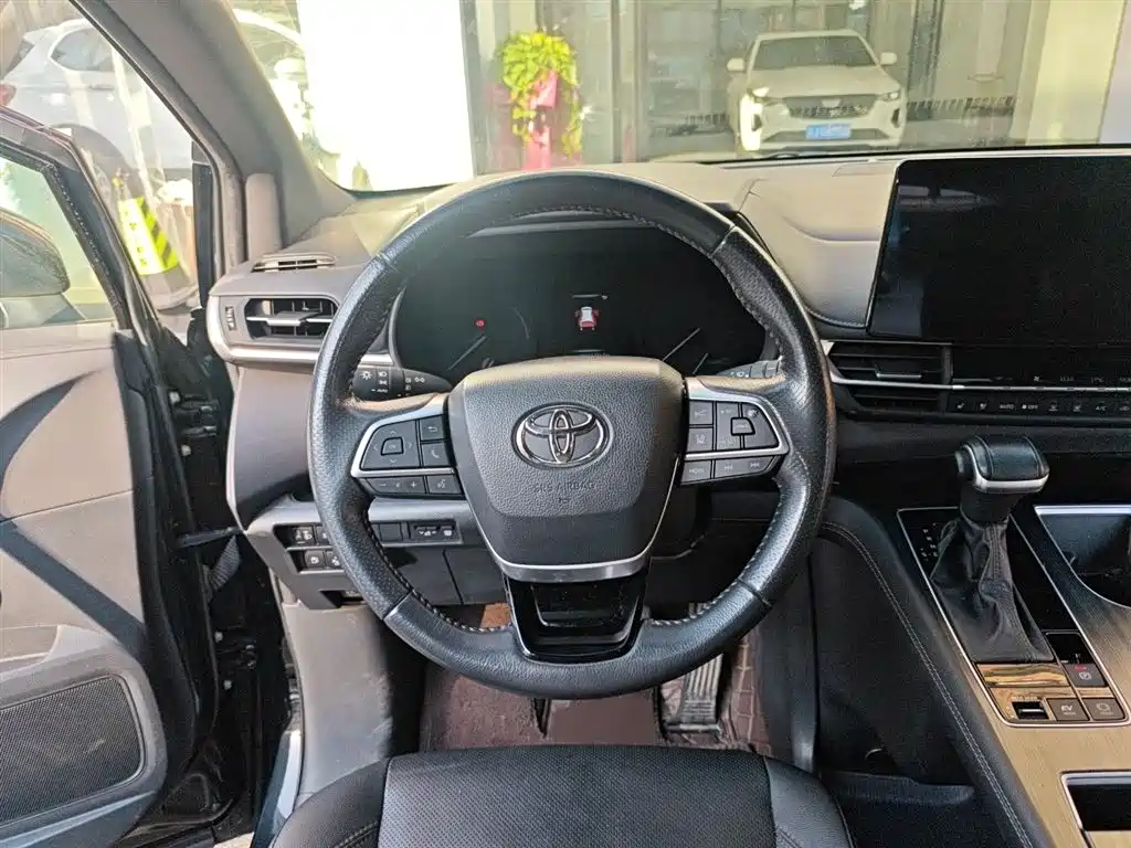 Toyota Sienna — фото 7
