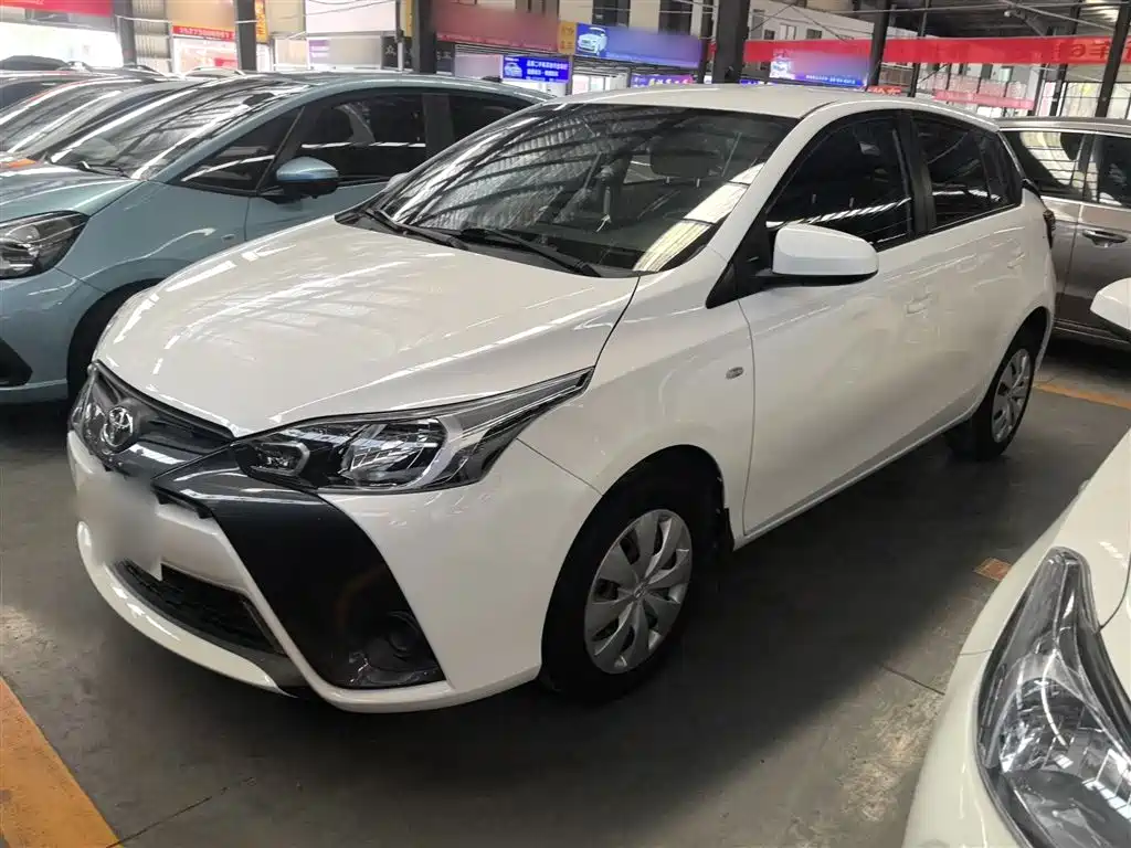 Toyota Yaris L — фото 2