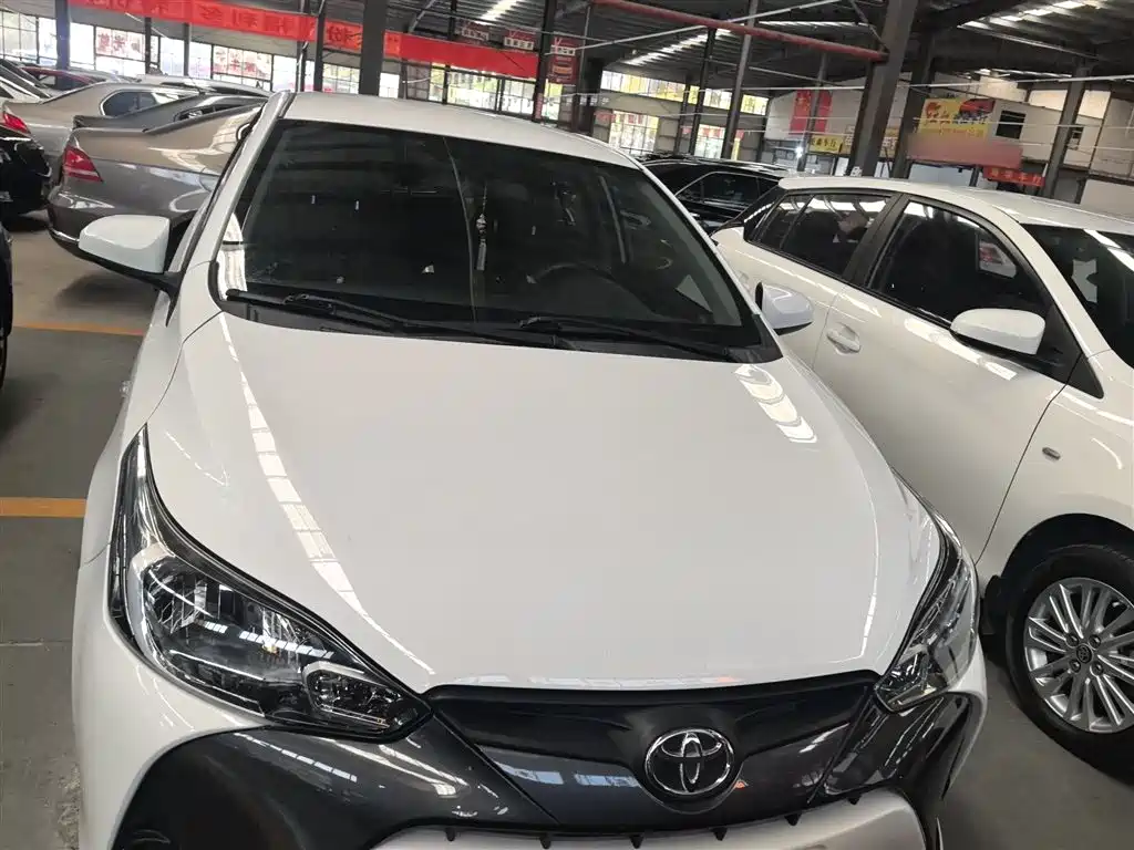 Toyota Yaris L — фото 3